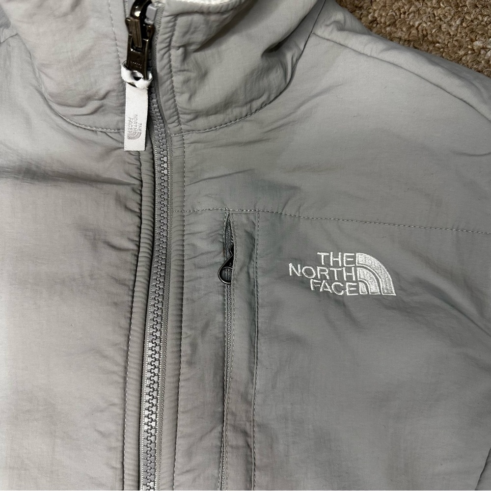 The North Face Two-Tone Gray and White Jacket - Picture 4 of 6